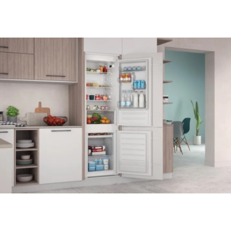 Indesit INC18D021A1 Frigorifero Combinato da Incasso 273L Less Frost Classe E