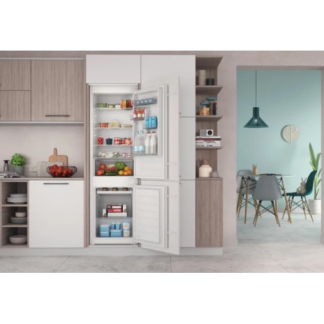 Indesit INC18D021A1 Frigorifero Combinato da Incasso 273L Less Frost Classe E