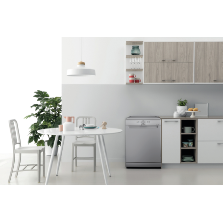 INDESIT IN2FE14CNP80S LAVASTOVIGLIE LIBERA INSTALLAZIONE 14 COPERTI CLASSE E COLORE SILVER