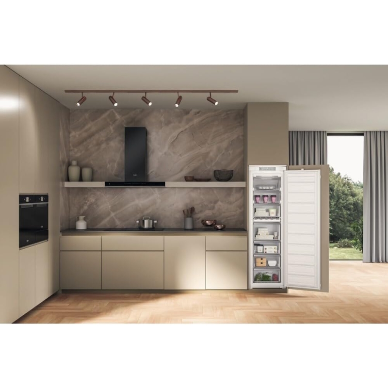 congelatore Whirlpool integrato cucina moderna