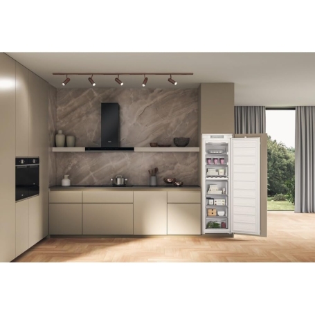 congelatore Whirlpool integrato cucina moderna