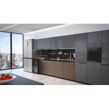 HAIER HWS49GA CANTINETTA VINI 49 BOTTIGLIE ILLUMINAZIONE LED VETRO ANTI UV CLASSE F COLORE NERO