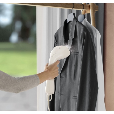 ELECTROLUX E7HS1-6OW STIRATORE VERTICALE 1600W COLORE BIANCO