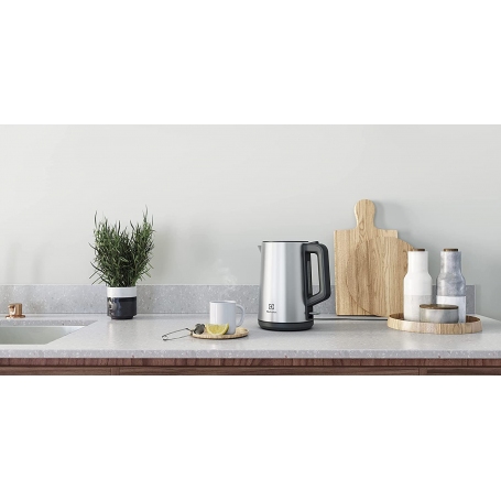 ELECTROLUX E4K1-4ST BOLLITORE ELETTRICO CAPACITA' 1,7 LT IN ACCIAIO