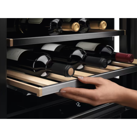ELECTROLUX EWUS040B8B SINGLEZONE CANTINETTA VINI DA INCASSO 40 BOTTIGLIE LUCE LED CLASSE F