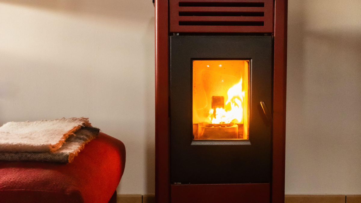 Stufa per riscaldamento: a gas o a pellet? Ecco una guida completa all'acquisto
