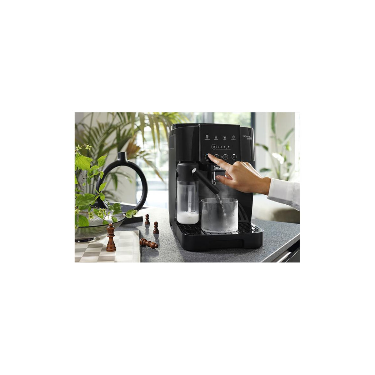 DE LONGHI MAGNIFICA ECAM220.60.B MACCHINA DA CAFFE' SUPERAUTOMATICA 1,8LT 15 BAR COLORE NERO - ECAM22060B