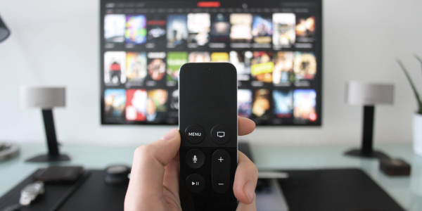 Dimensioni televisioni: 55”, 65” o 75”? Come scegliere la dimensione giusta in base alla tua stanza